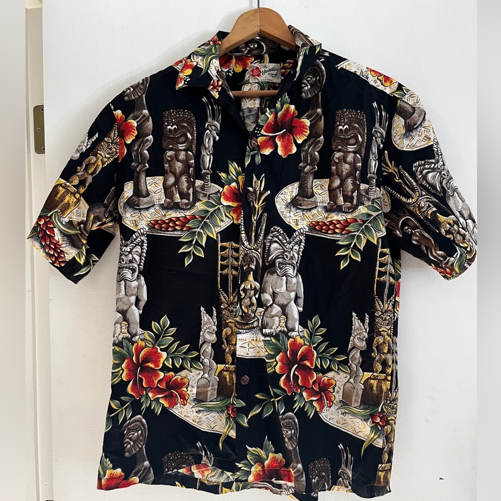 Hilo Hattie Hawaii 100% Cotton Poplin Hawaiian Shirt M tiki and hibiscus print